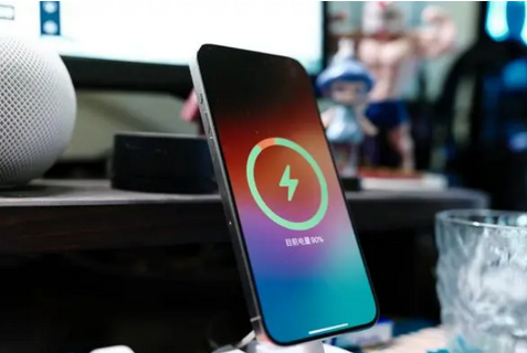 孝昌苹果15换屏服务分享用什么充电器给iPhone15充电更好 